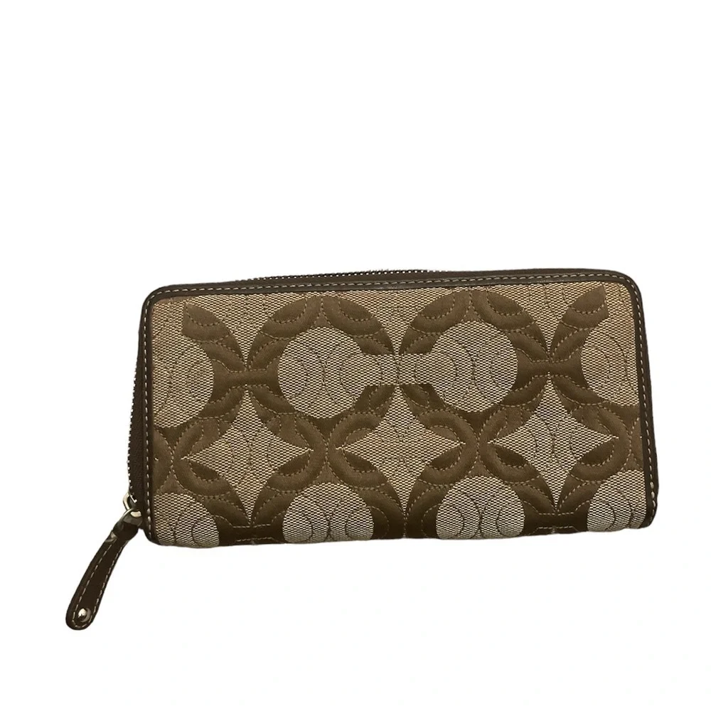 Coach Gramercy Op Art Quilted Signature Wallet Zip Accordion Clutch